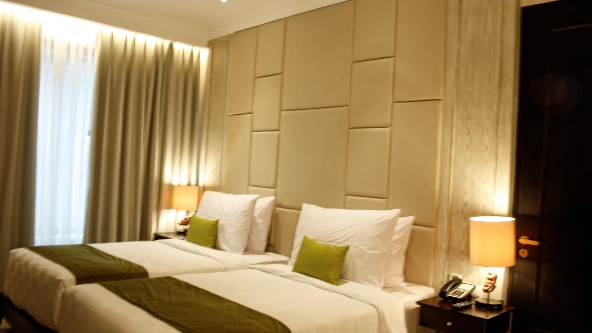 Jambuluwuk Oceano Seminyak Hotel